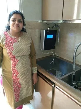 women demonstrating ease of use of the Chanson Water Purifier