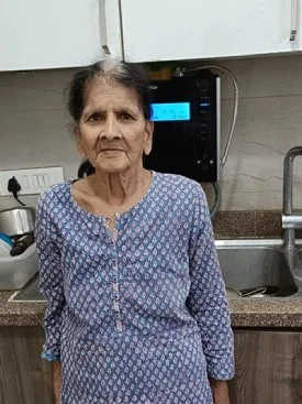 female operating the advanced Chanson Quality Water Purifier in his home